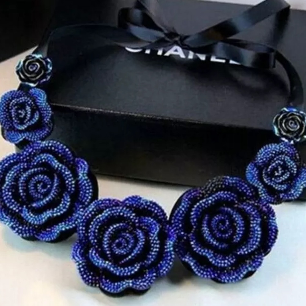 NWOT Blue  Rose Ribbon necklace